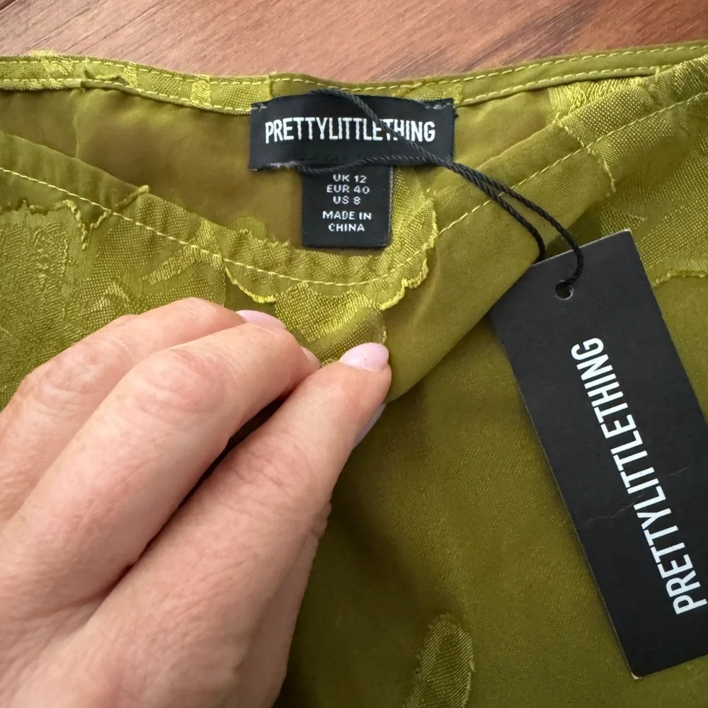 PrettyLittleThing Olive Green skirt - Picture 2 of 3